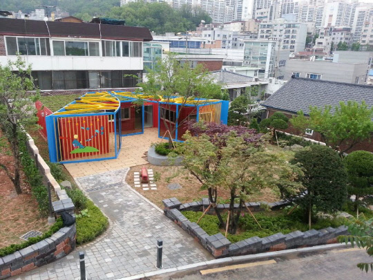 구로구(구청장 이성)가 67번째 작은도서관을 개관한다. 구로구는 &quot;지역 내 독서 문화 정착과 주민 커뮤니티 공간 확보를 위해 텃골 공원 내에 '흥부네 작은도서관'을 오픈한다&quot;고 29일 밝혔다. '작은도서관'은 말 그대로 작은 공간을 활용해 주민들이 집 가까운 곳에서 쉽고 편안하게 책을 접할 수 있도록 만들어진 도서관이다. 구로구 제공